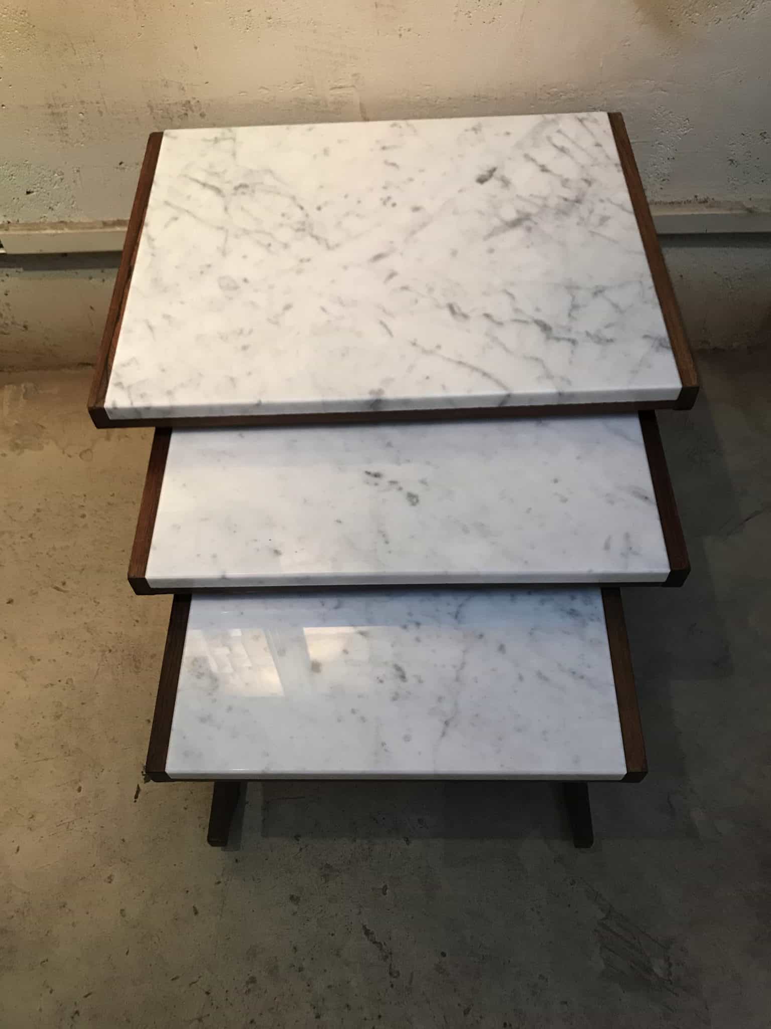 Consoles gigognes scandinaves teck et marbre circa 1960