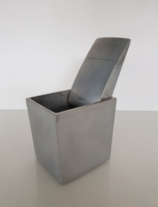 Philippe Starck – XO – Cendrier – Ray Hollis – Enchères