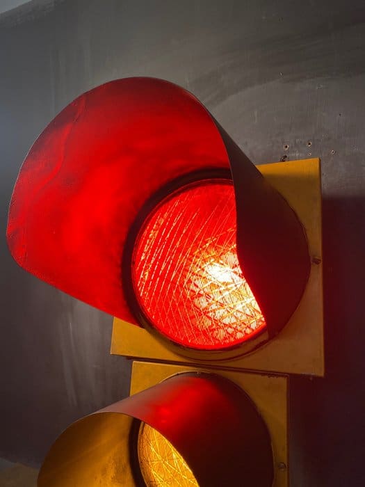 Feu de circulation italien original des années 1970 – Fer (fonte/fer forgé)
