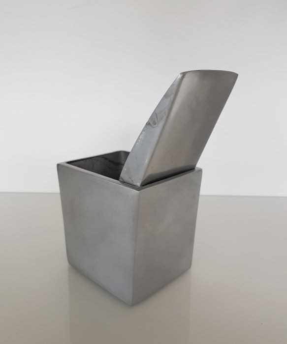 Philippe Starck – XO – Cendrier – Ray Hollis – Enchères