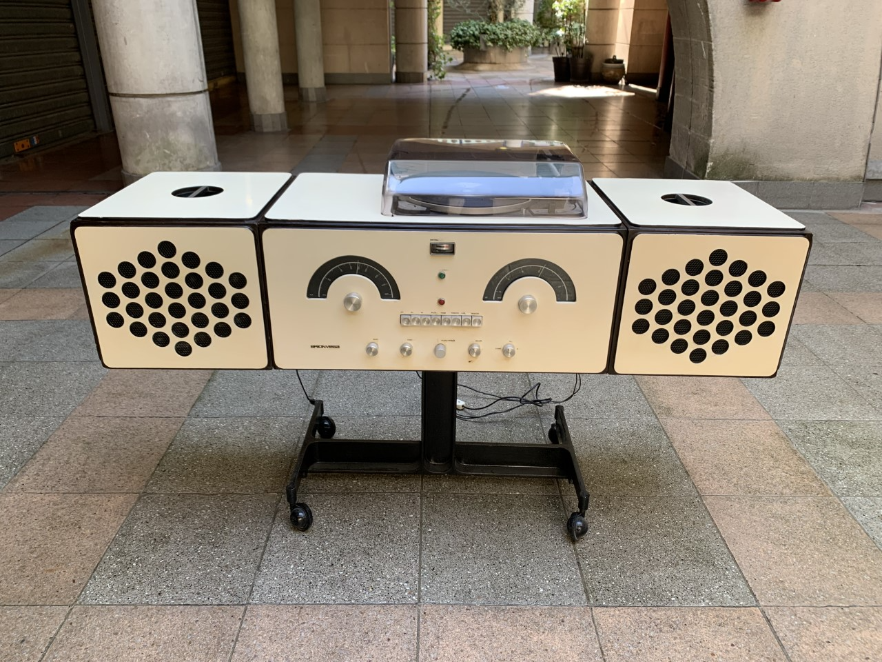 Achille Castiglioni – Chaîne hifi Brion Vega RR126 beige 1960