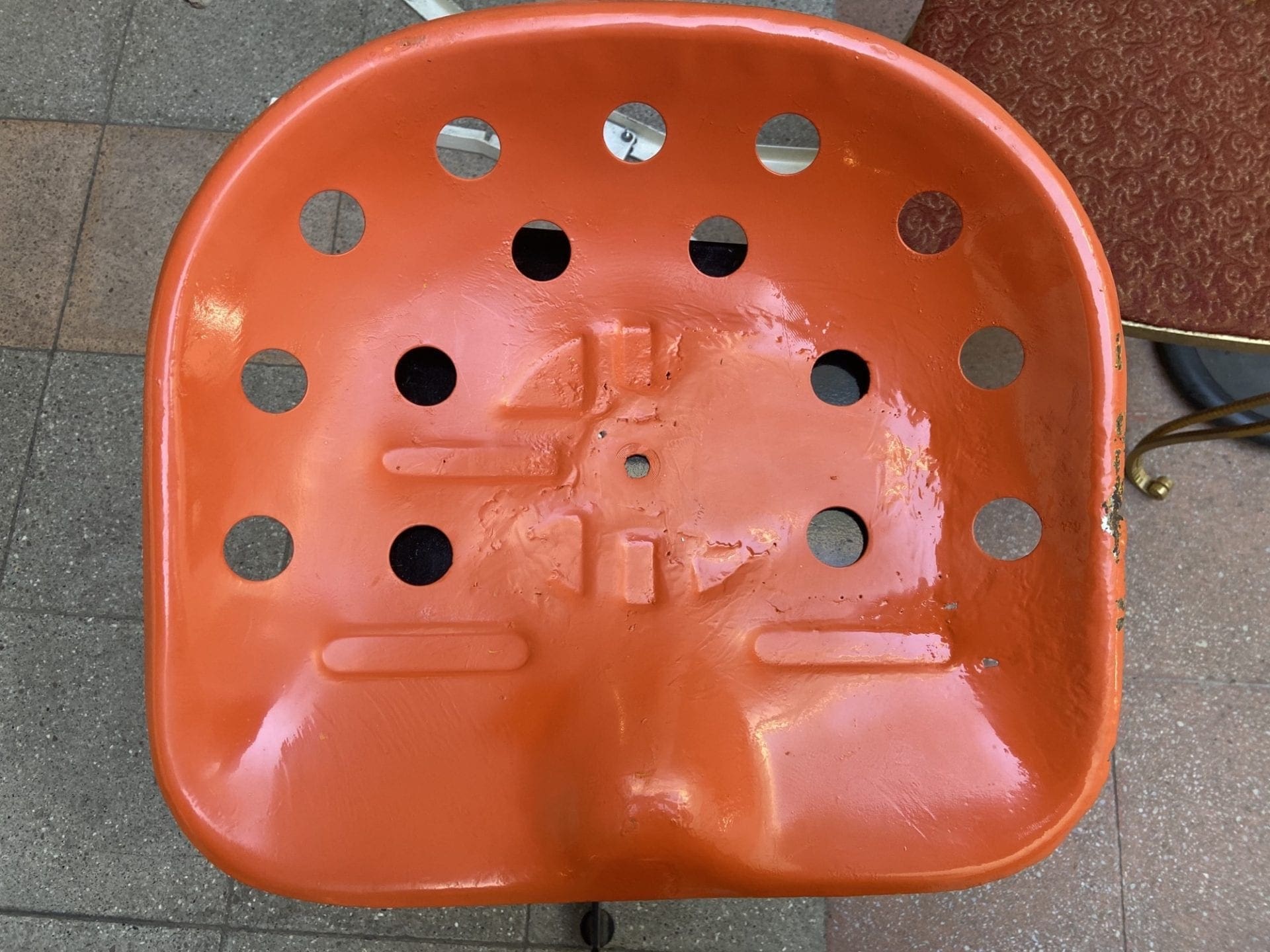 Achille et Pier Castiglioni – Tabouret “Mezzadro” orange