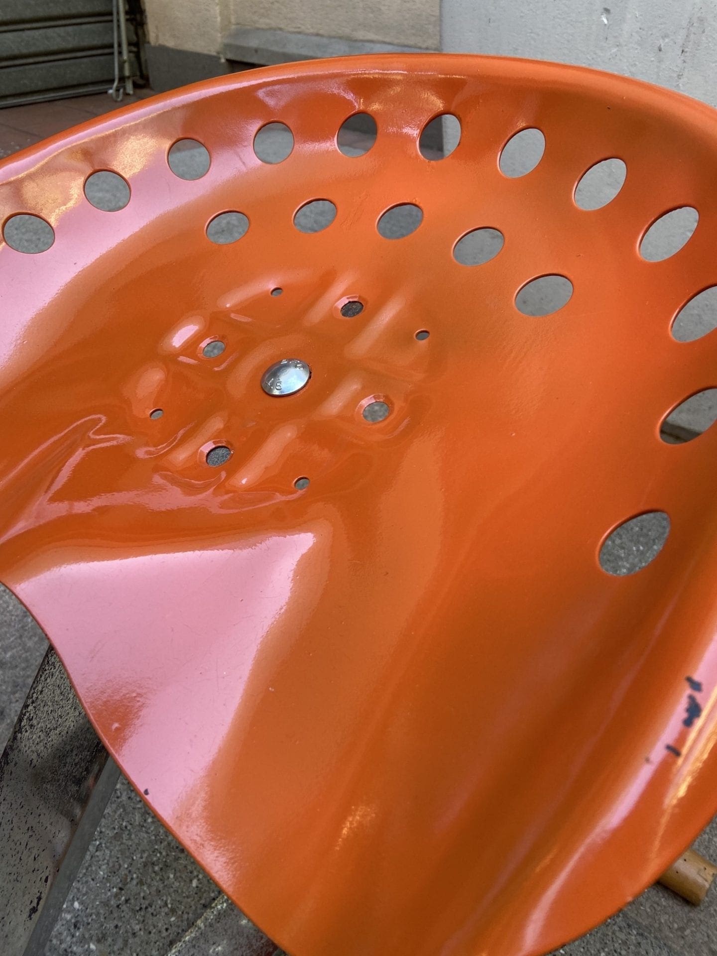 Achille et Pier Castiglioni – Tabouret “Mezzadro” orange