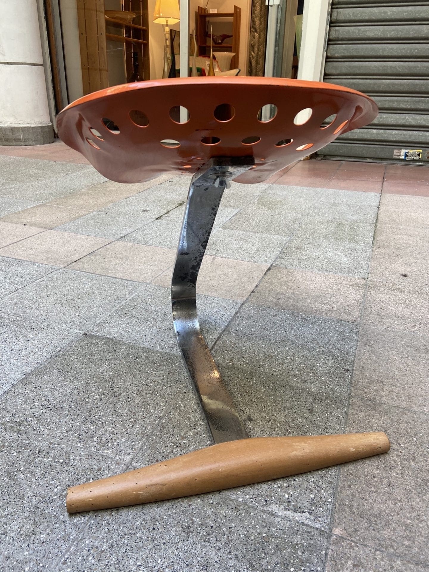 Achille et Pier Castiglioni – Tabouret “Mezzadro” orange