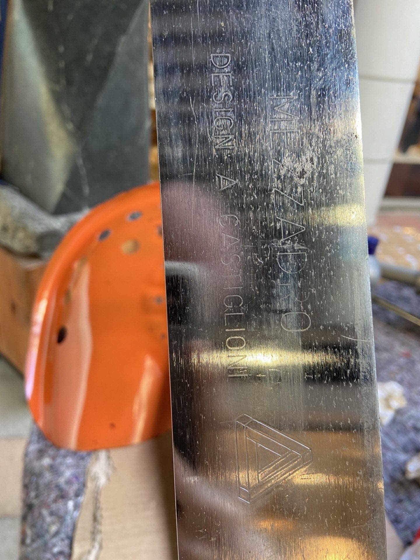 Achille et Pier Castiglioni – Tabouret “Mezzadro” orange