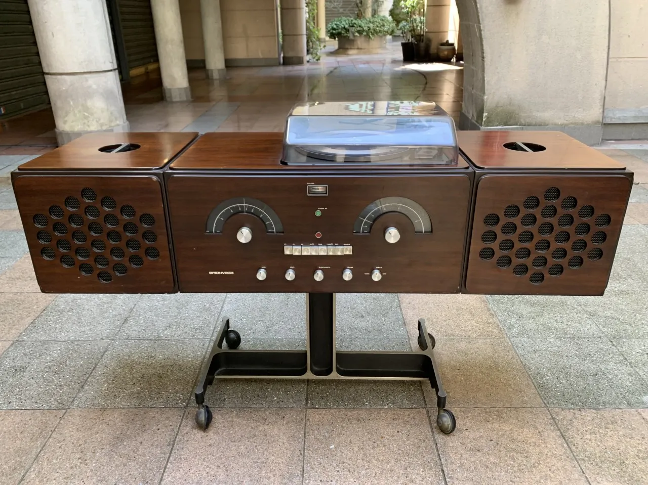 Achille Castiglioni, chaîne hifi Brion Vega RR126