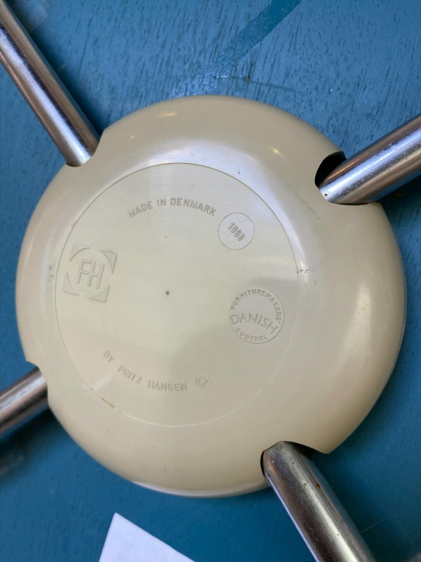 Chaises T 3130 Grand Prix – Arne Jacobsen & Rolf Gjedsted