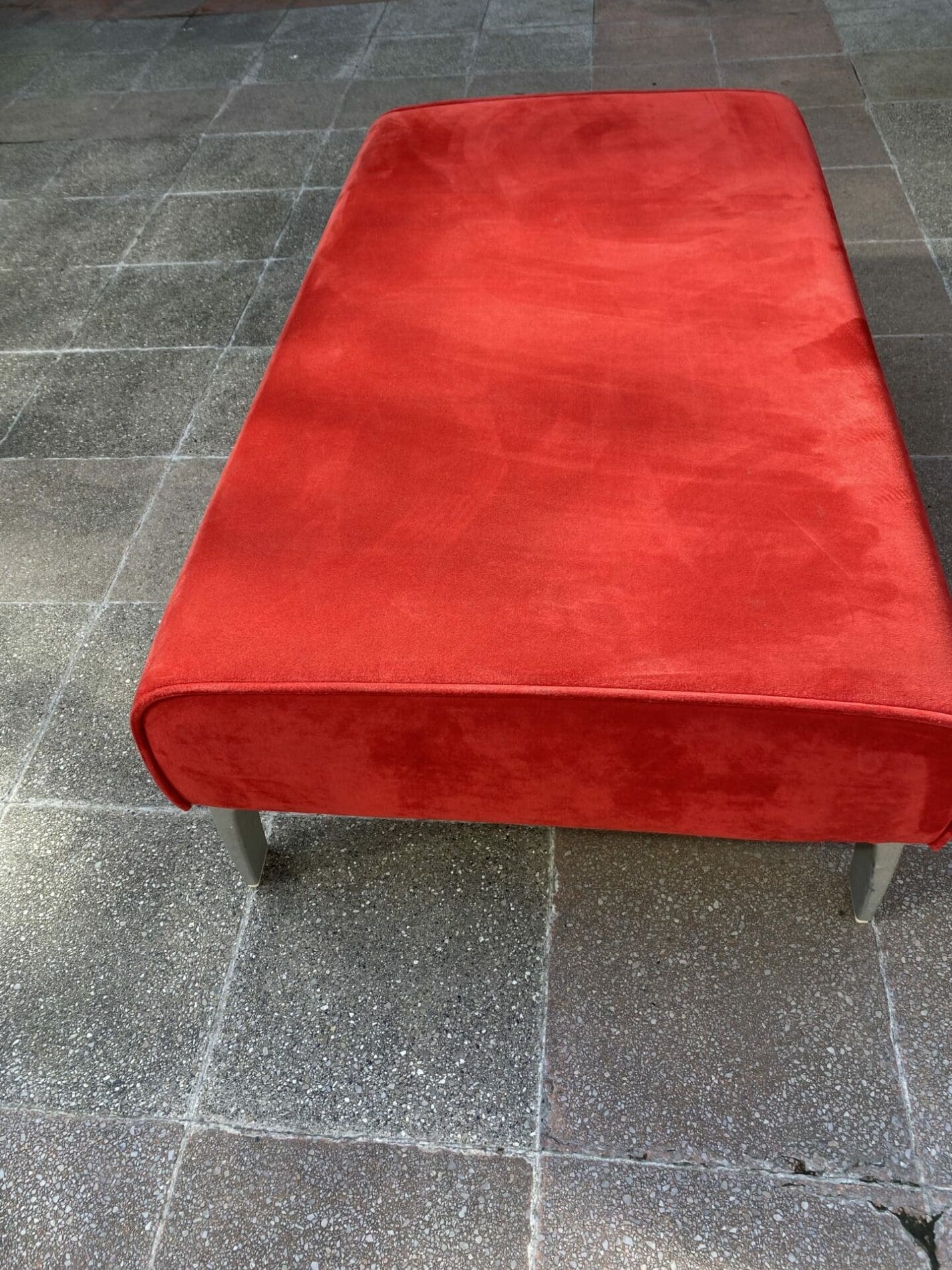 Banquette repose pieds