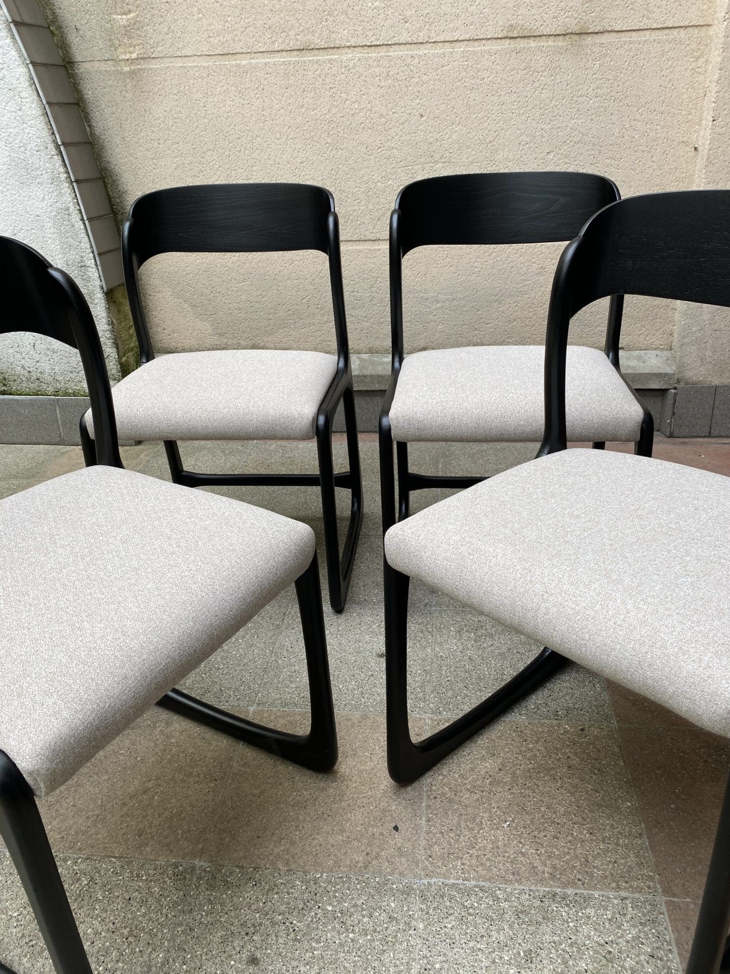 Baumann – Suite de 4 chaises Traîneau
