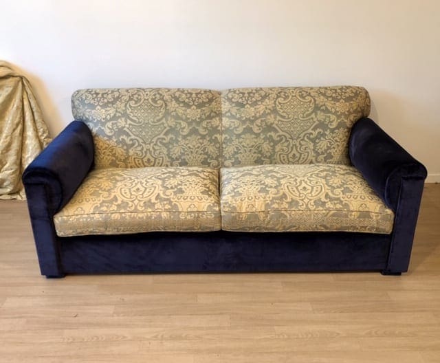 Canapé Mariano Fortuny en tissu et velours de soie de la Maison Decour