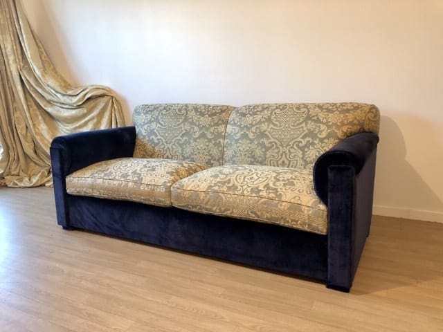 Canapé Mariano Fortuny en tissu et velours de soie de la Maison Decour