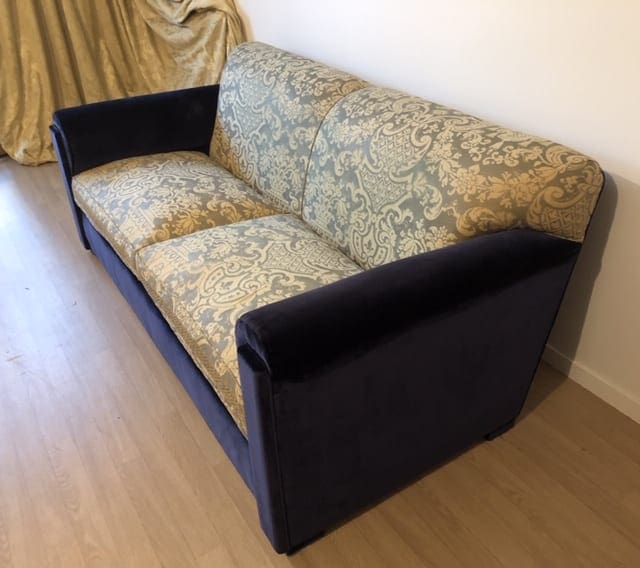 Canapé Mariano Fortuny en tissu et velours de soie de la Maison Decour