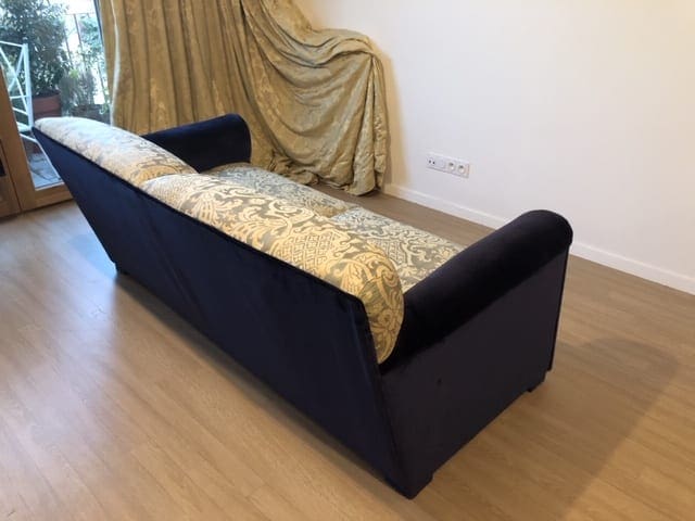 Canapé Mariano Fortuny en tissu et velours de soie de la Maison Decour