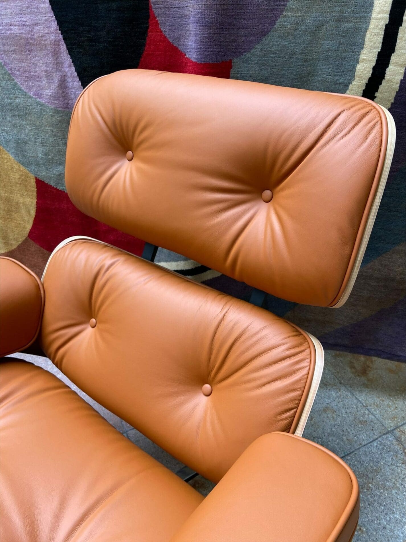 Charles Eames – Lounge chair et son ottoman Cognac