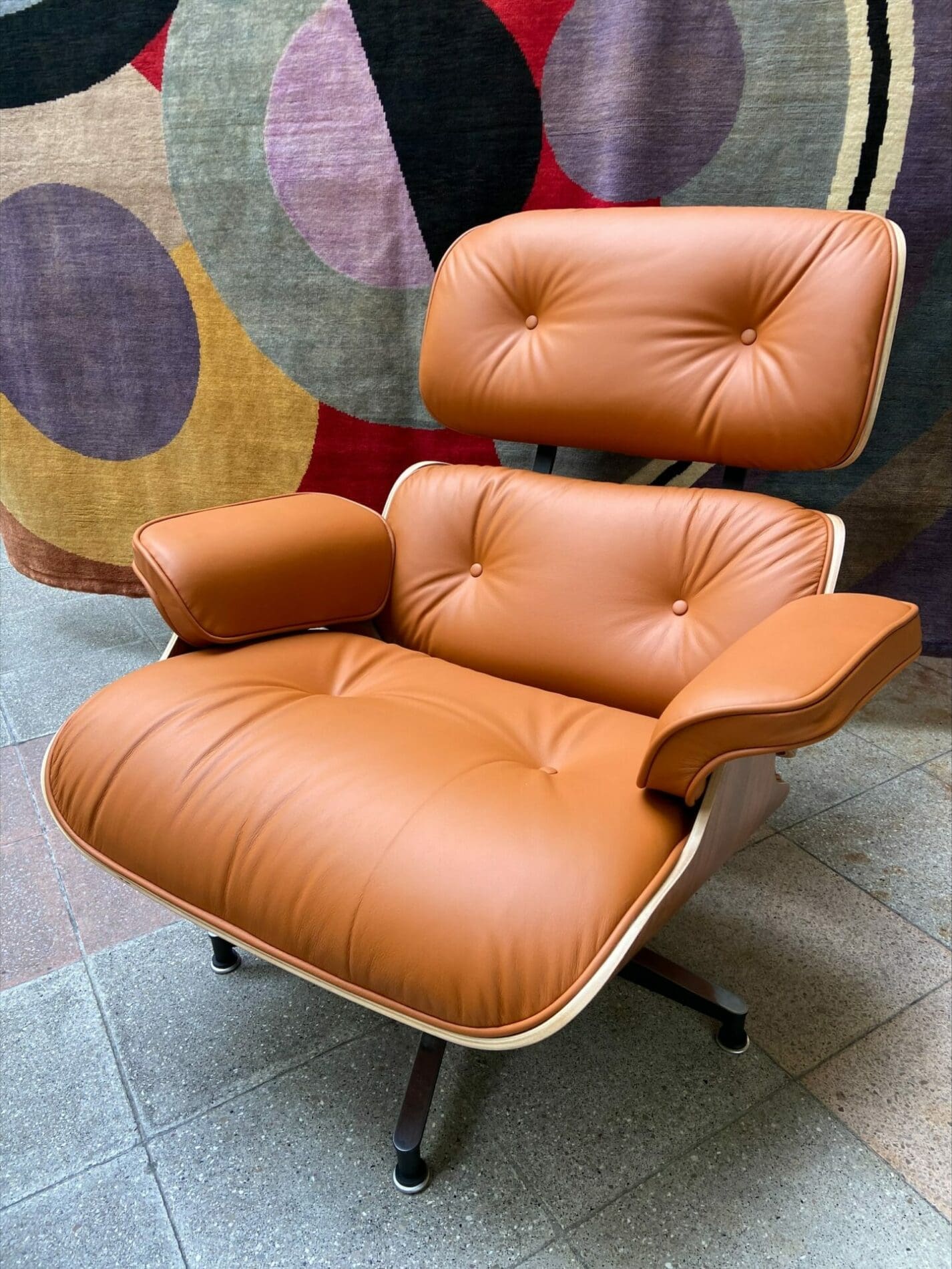 Charles Eames – Lounge chair et son ottoman Cognac