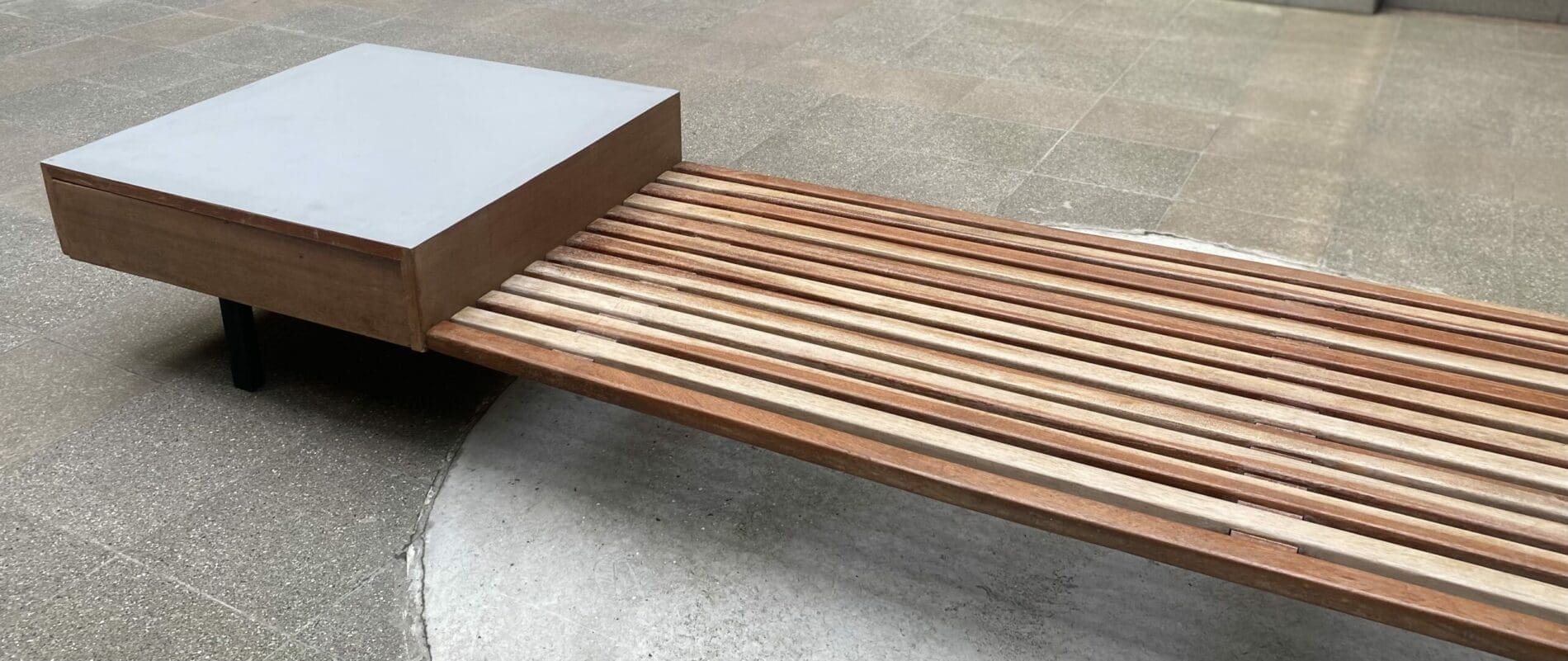 Charlotte PERRIAND – Banquette « cansado » en chêne et placage d&rsquo;acajou Occasion
