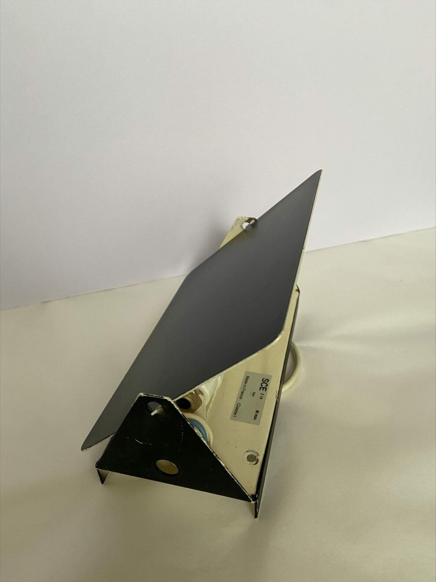 Charlotte Perriand – Applique CP1 Avec étiquettes SCE makers