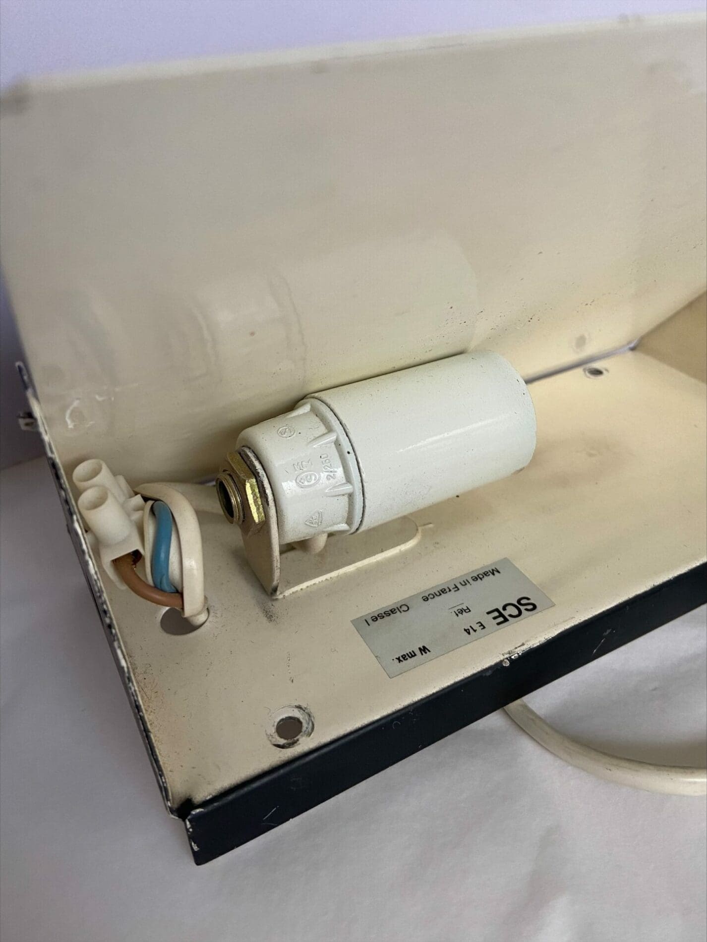 Charlotte Perriand – Applique CP1 Avec étiquettes SCE makers