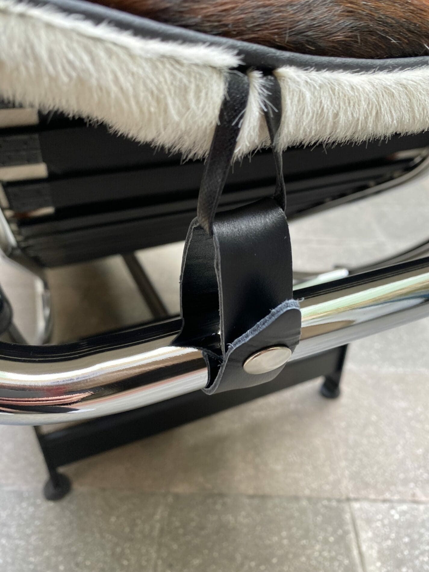 Charlotte Perriand – Le Corbusier – LC4 Occasion peau tachetée