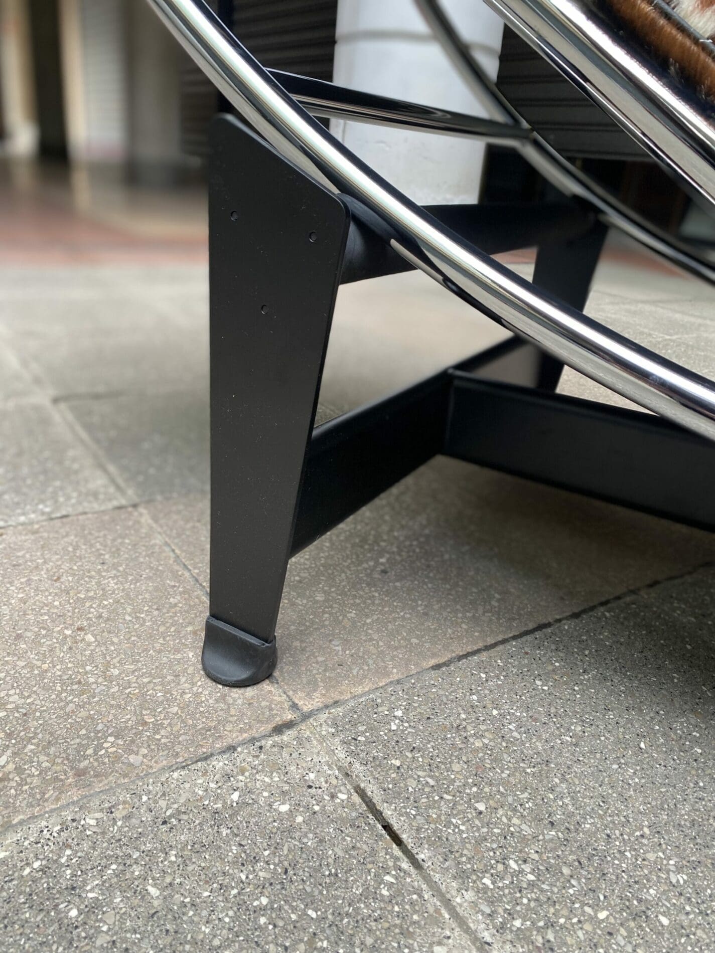 Charlotte Perriand – Le Corbusier – LC4 Occasion peau tachetée