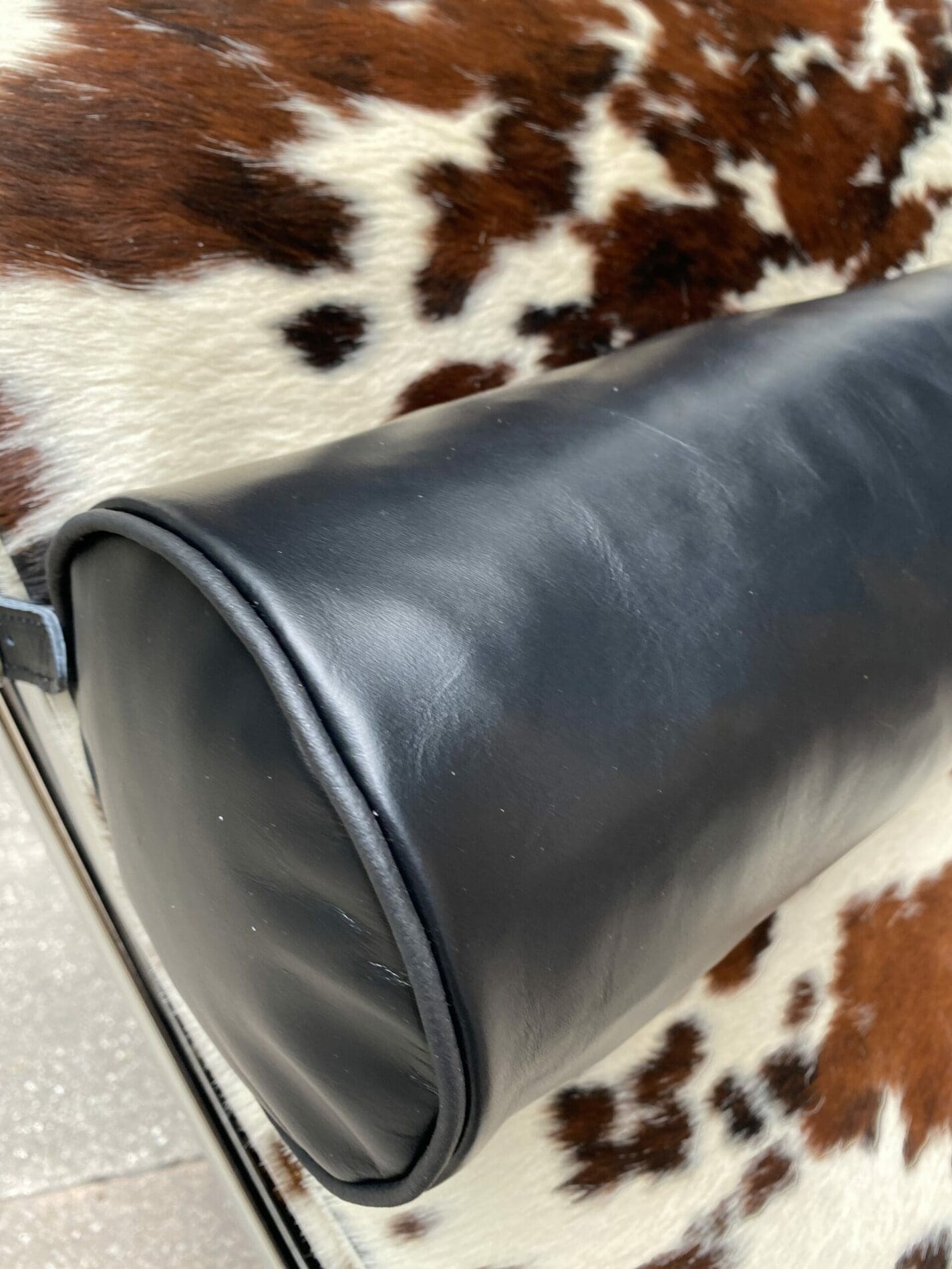 Charlotte Perriand – Le Corbusier – LC4 Occasion peau tachetée