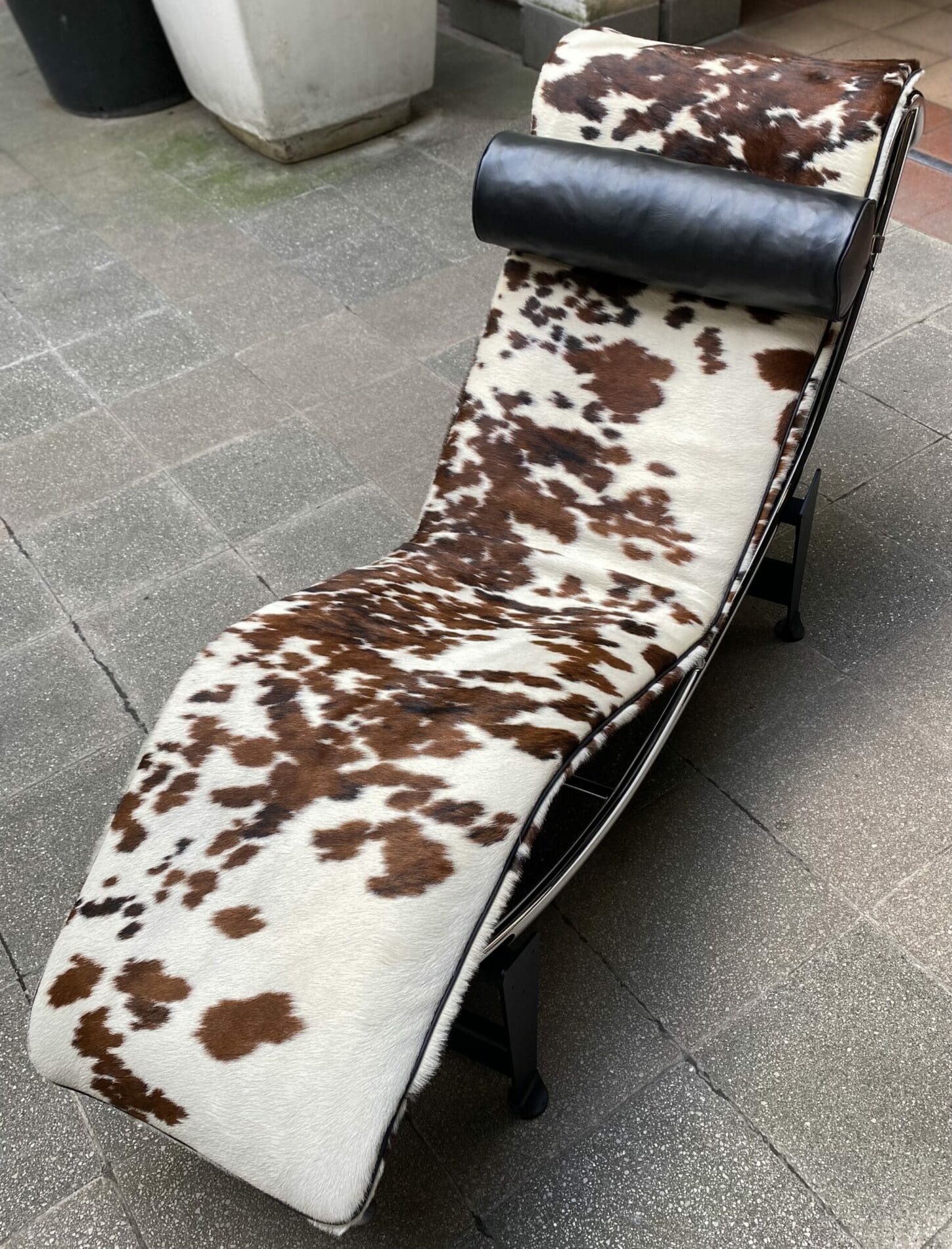 Charlotte Perriand – Le Corbusier – LC4 Occasion peau tachetée