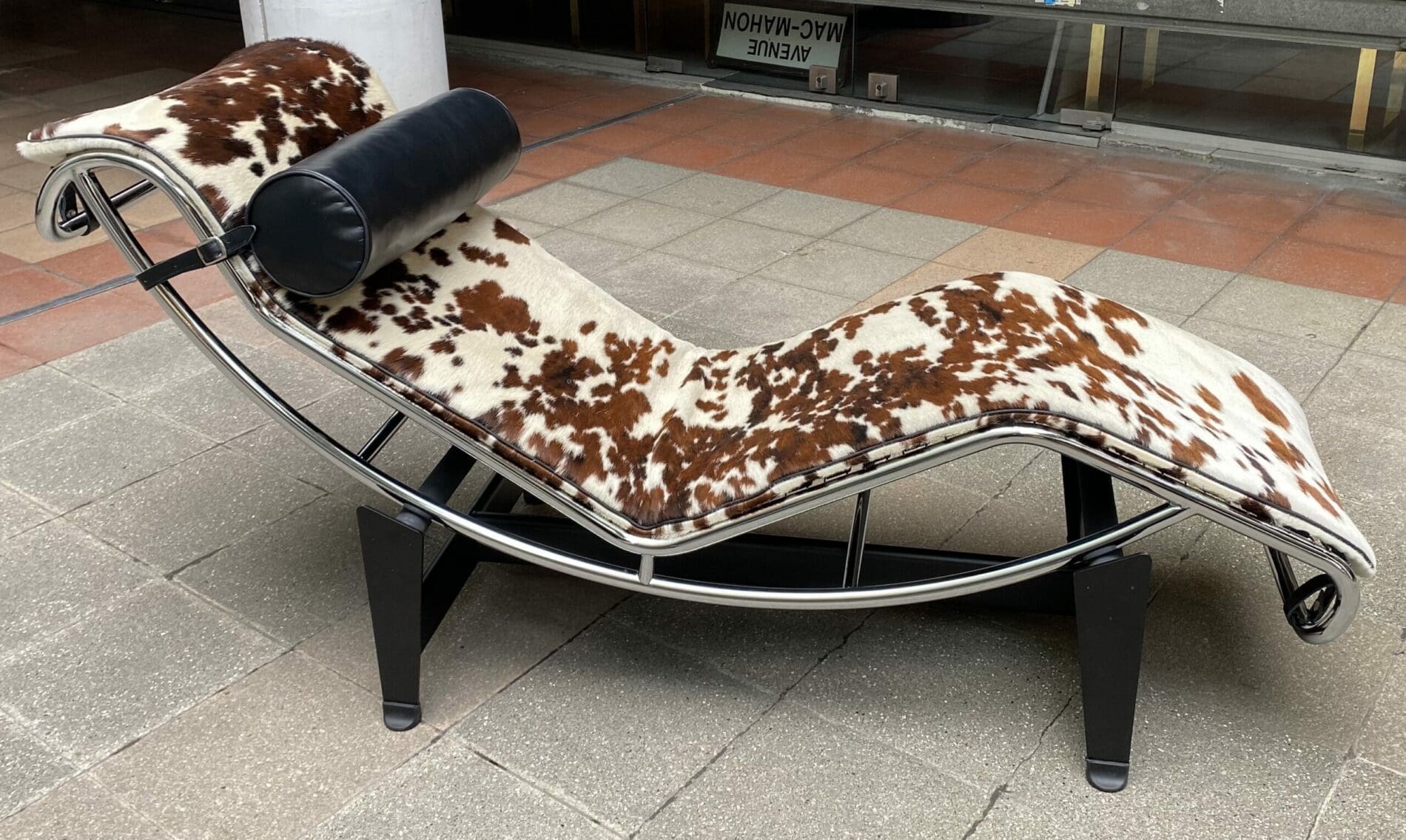 Charlotte Perriand – Le Corbusier – LC4 Occasion peau tachetée