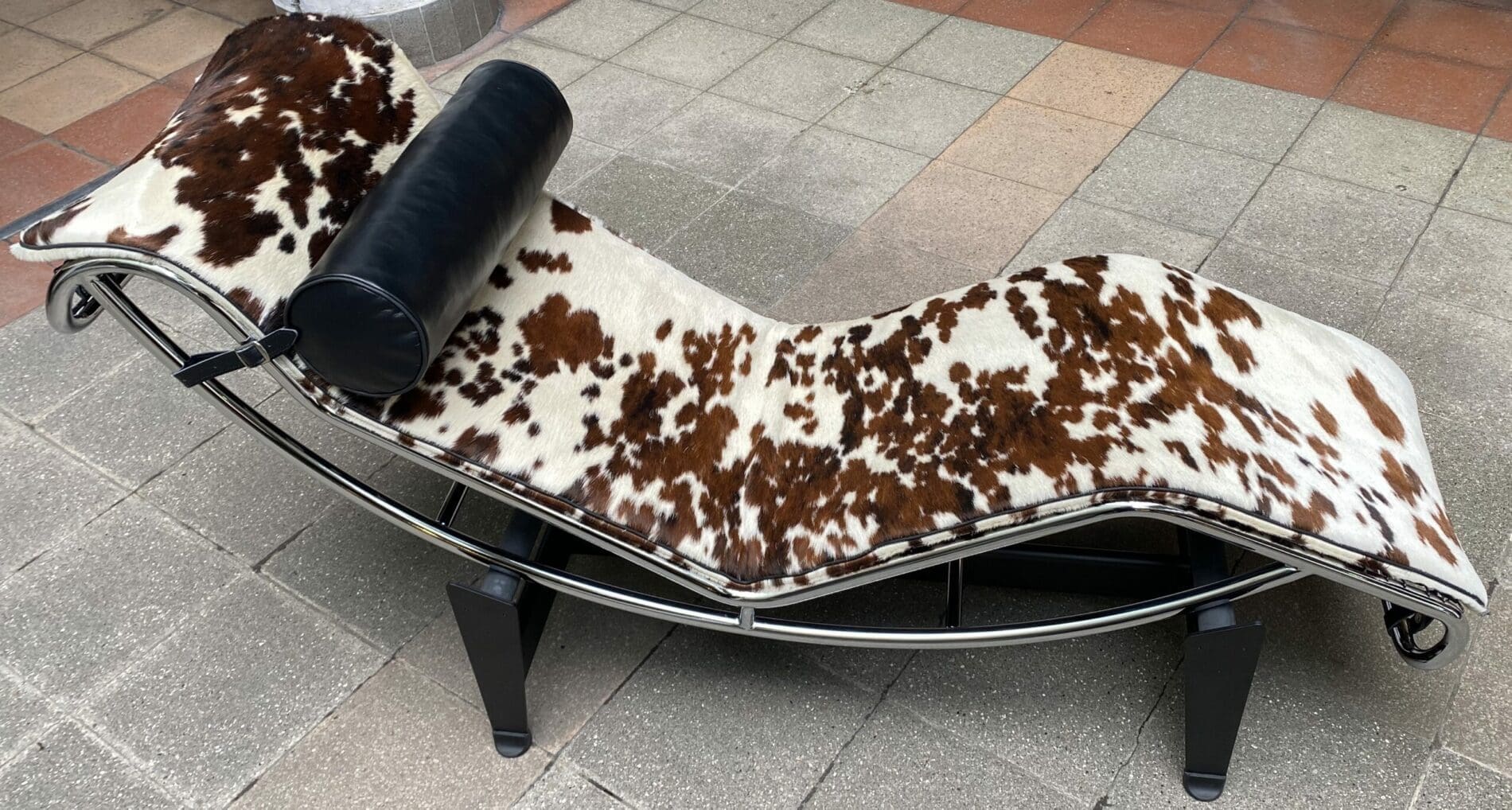 Charlotte Perriand – Le Corbusier – LC4 Occasion peau tachetée