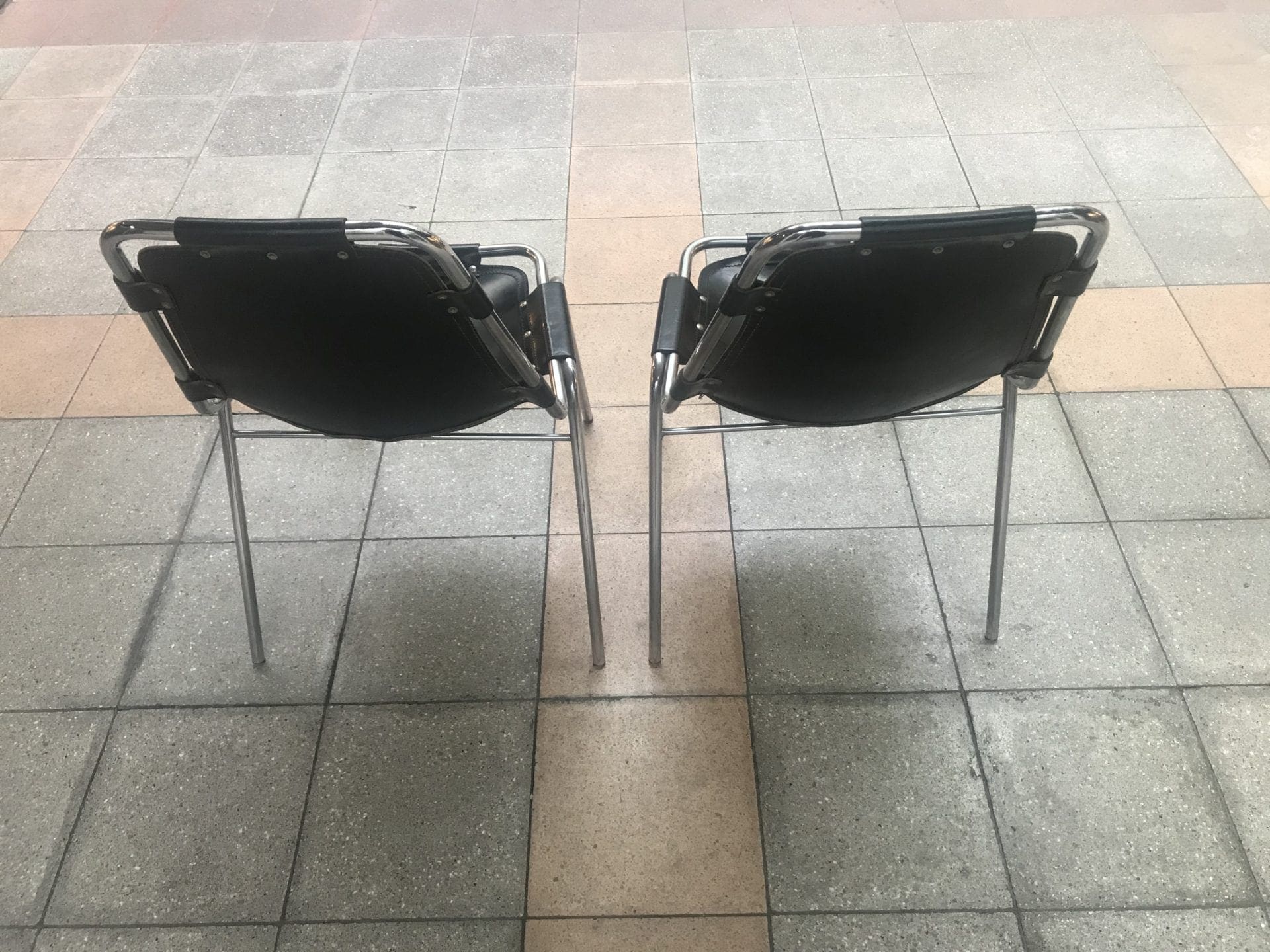 Charlotte Perriand – Paire de chaises – Les Arcs