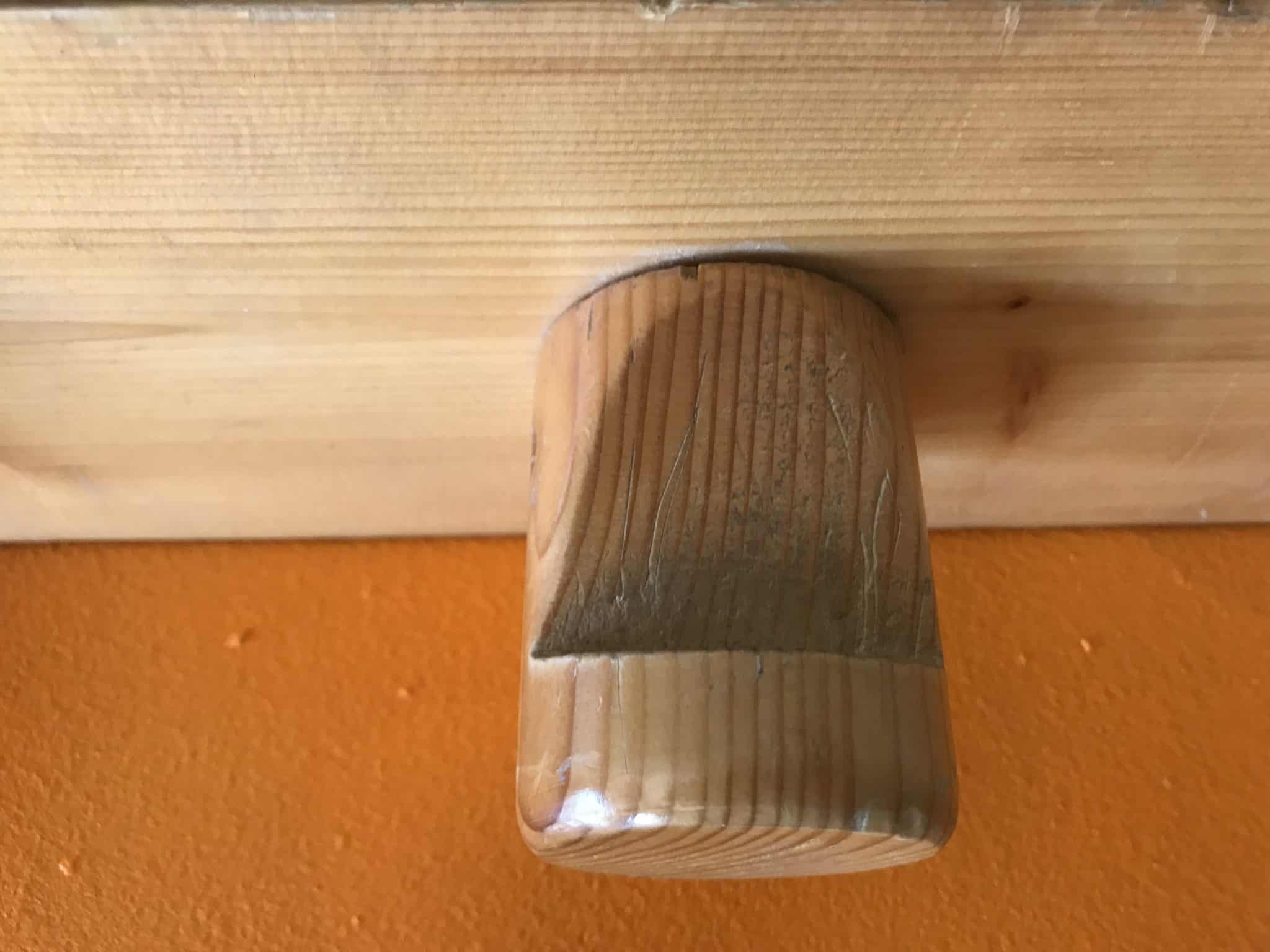 Charlotte Perriand – Patère deux accroches Les Arcs 1600