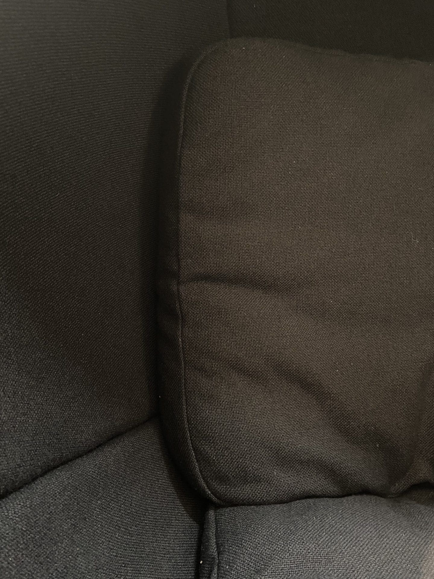 Eero Aarnio – Ball chair noir – Édition Adelta