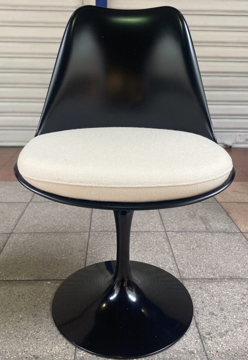 Eero Saarinen – 4 gebrauchte Stühle / neuwertiger Zustand Tulip – Knoll International 2022
