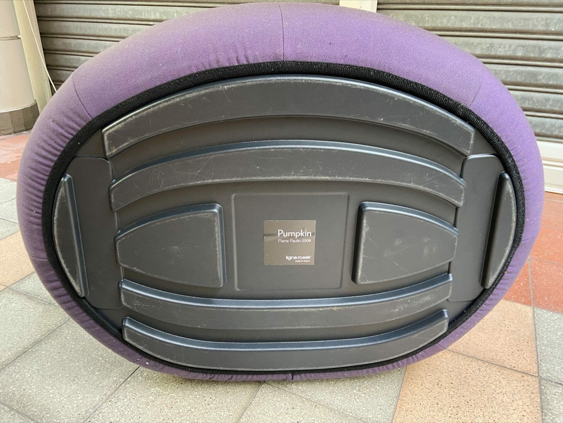 Ensemble Pumpkin par Pierre Paulin en tissu violet, édition Ligne Roset (2008)