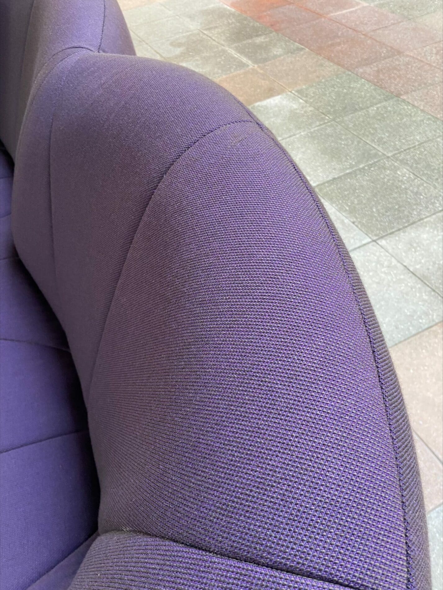 Ensemble Pumpkin par Pierre Paulin en tissu violet, édition Ligne Roset (2008)