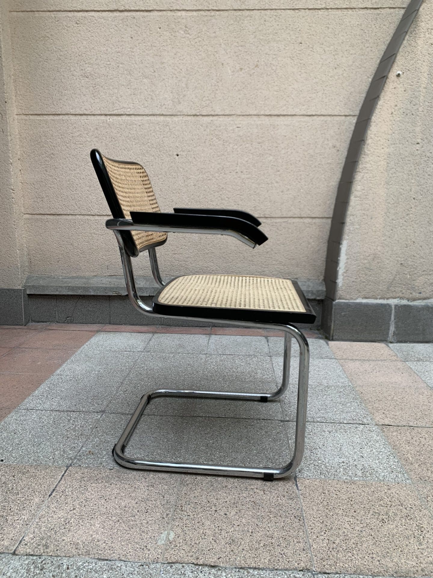 Fauteuil cantilever S64V – Structure chromée et cannage