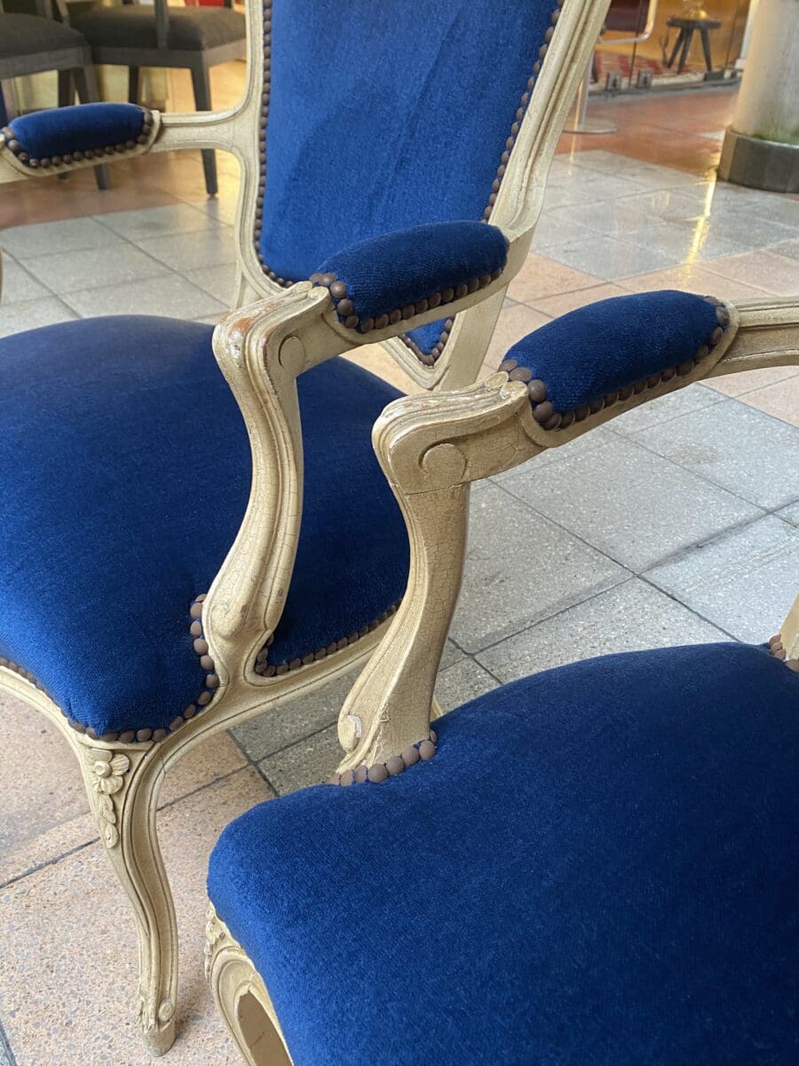 Fauteuils style Louis XV en velours bleu – Occasion