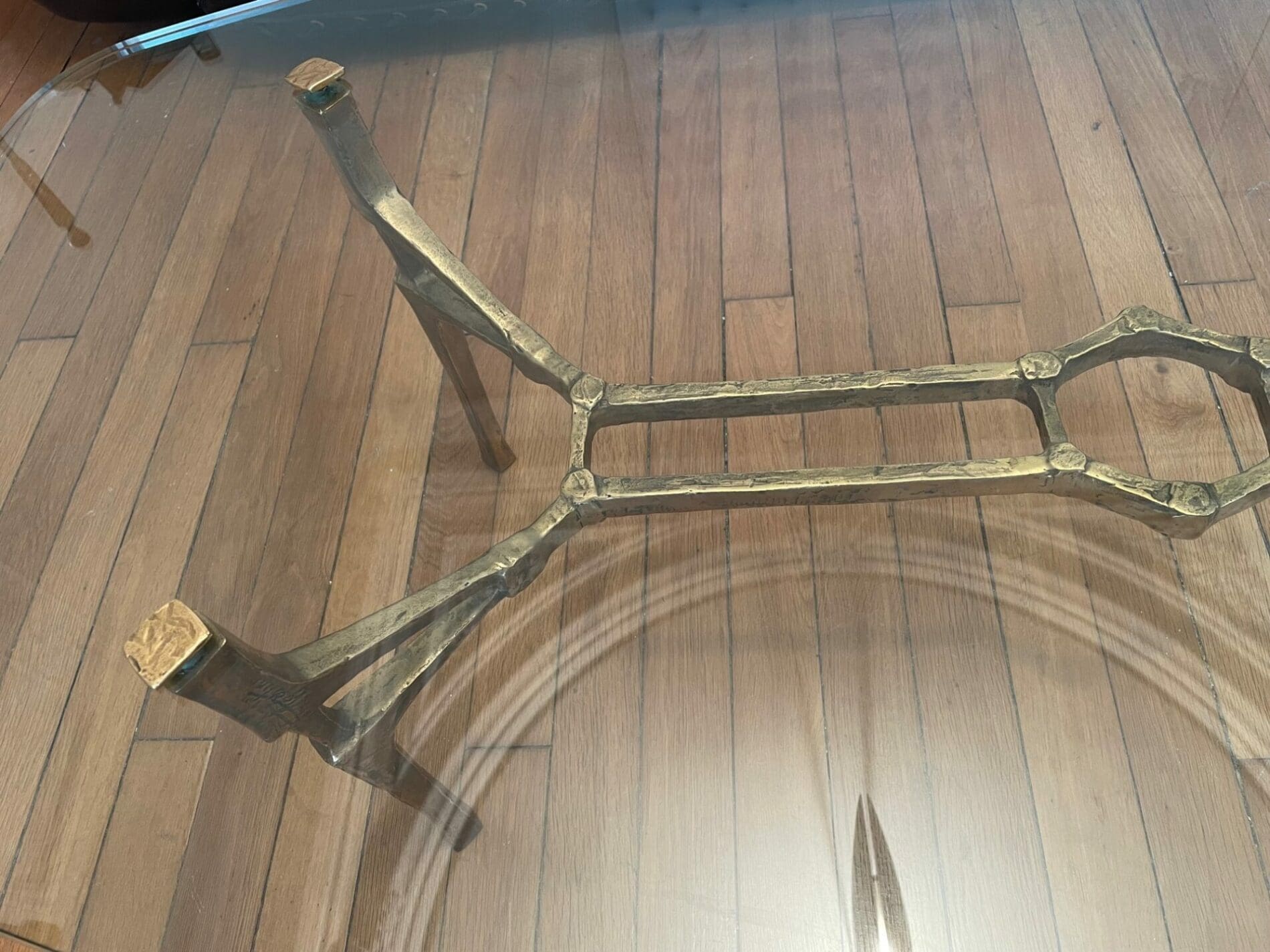 Félix Agostini – table basse originale « Quadrige » en bronze doré