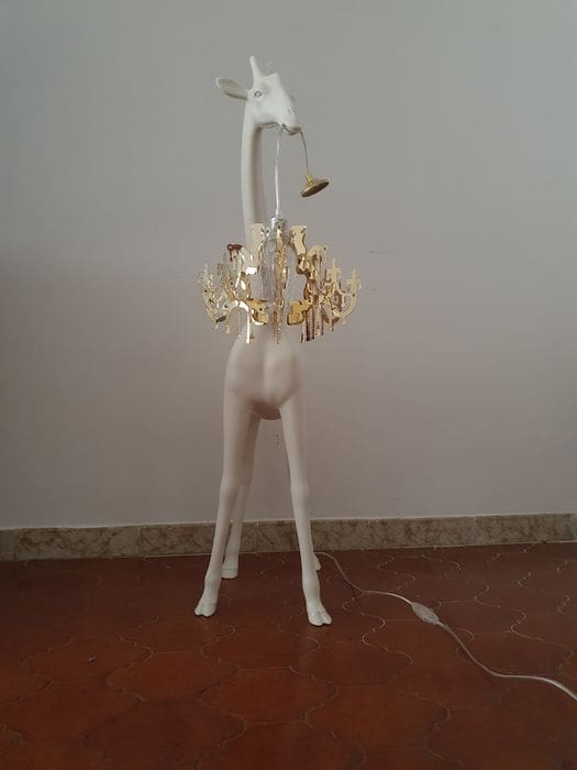Giraffe in Love XS | Lampadaire par Qeeboo