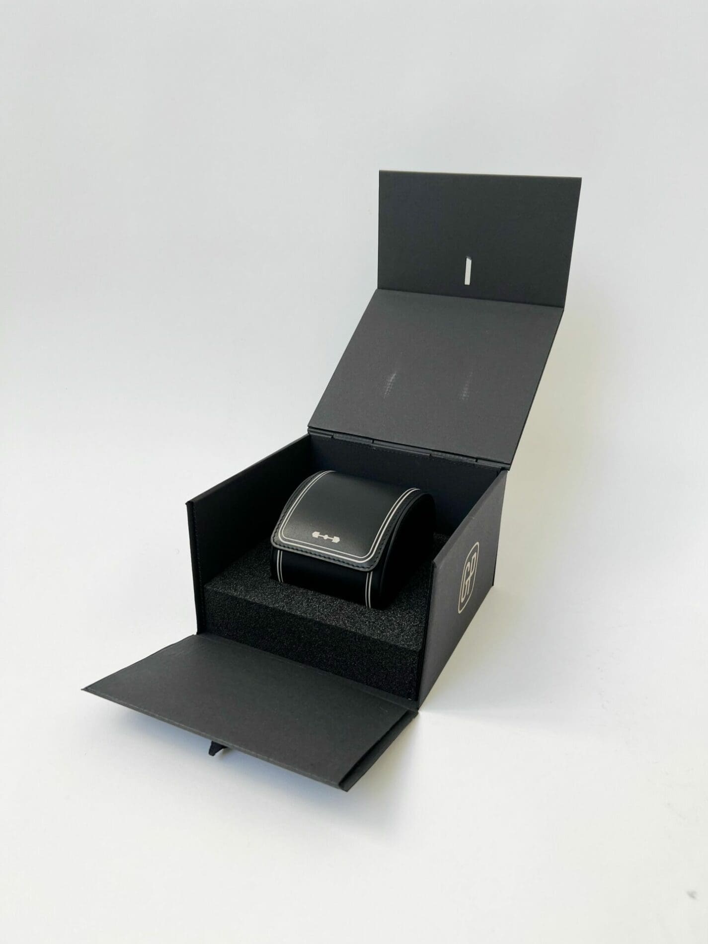 Montre 9931 – Girard Perregaux Casquette 2.O