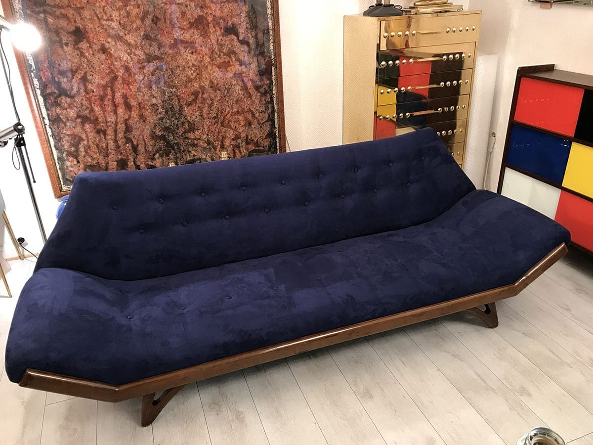 Canapé Design Années 1970 – Teck et Alcantara Bleu