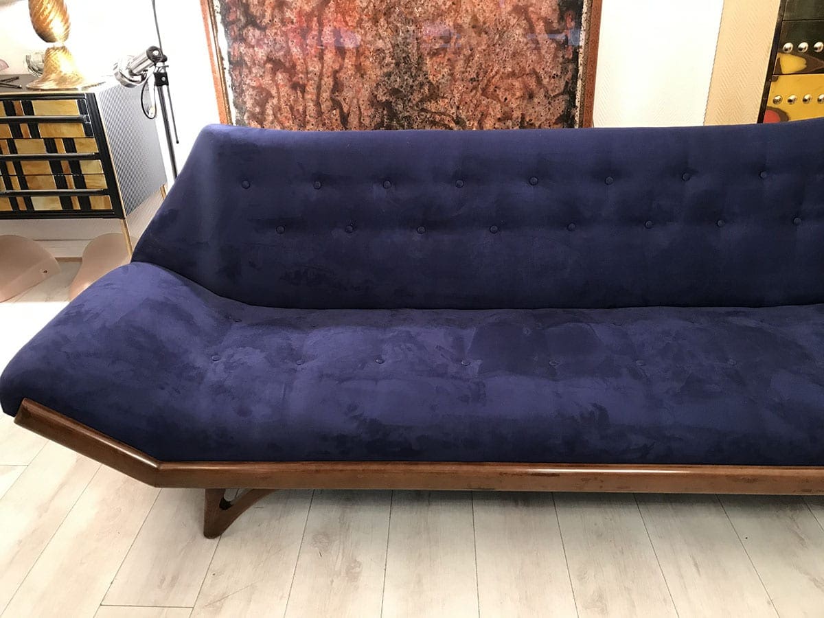 Canapé Design Années 1970 – Teck et Alcantara Bleu