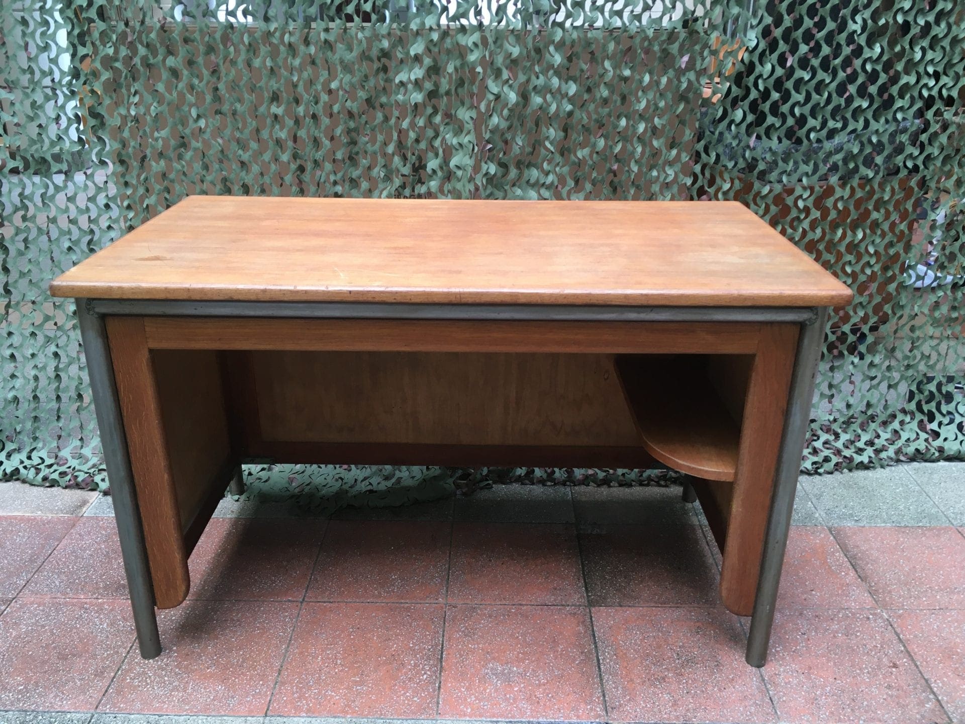 Jean Prouvé – Bureau modèle surveillant circa 1950