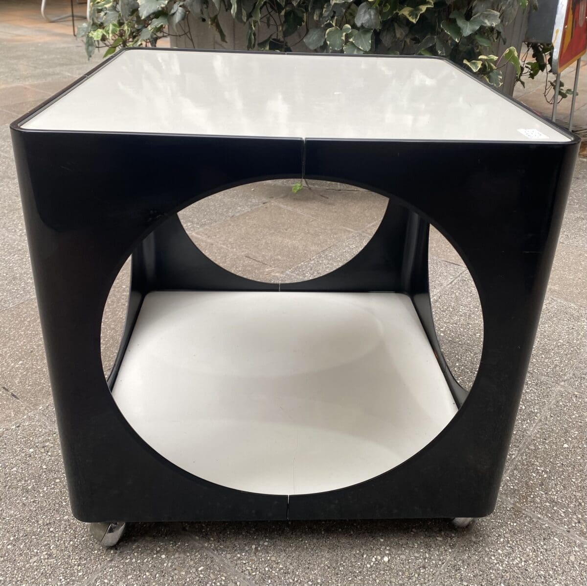 Joe Colombo ( Dans le goût ) – Table d&rsquo;appoint bar cube