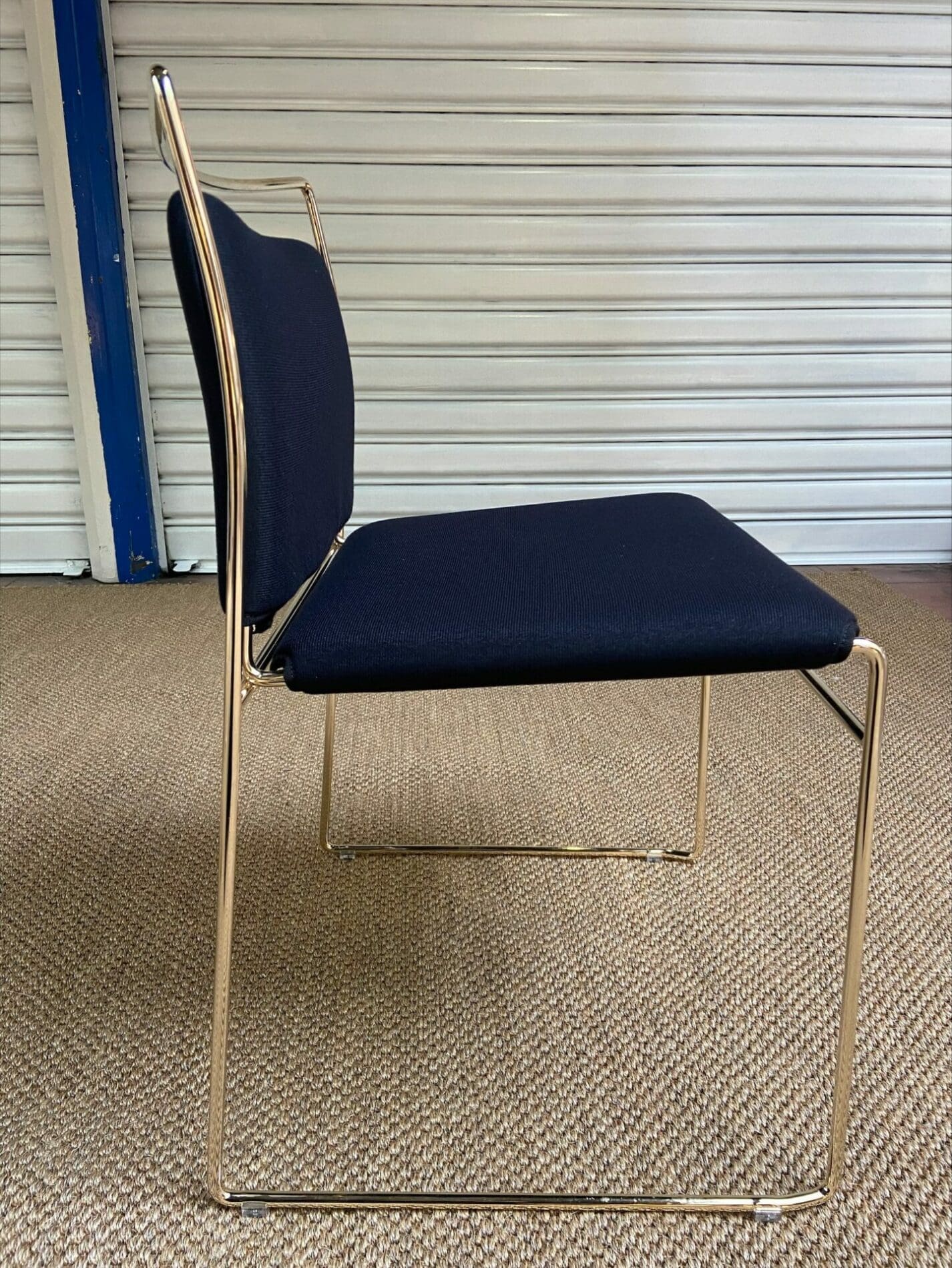 Kazuhide Takahama – Chaise Tulu dorée