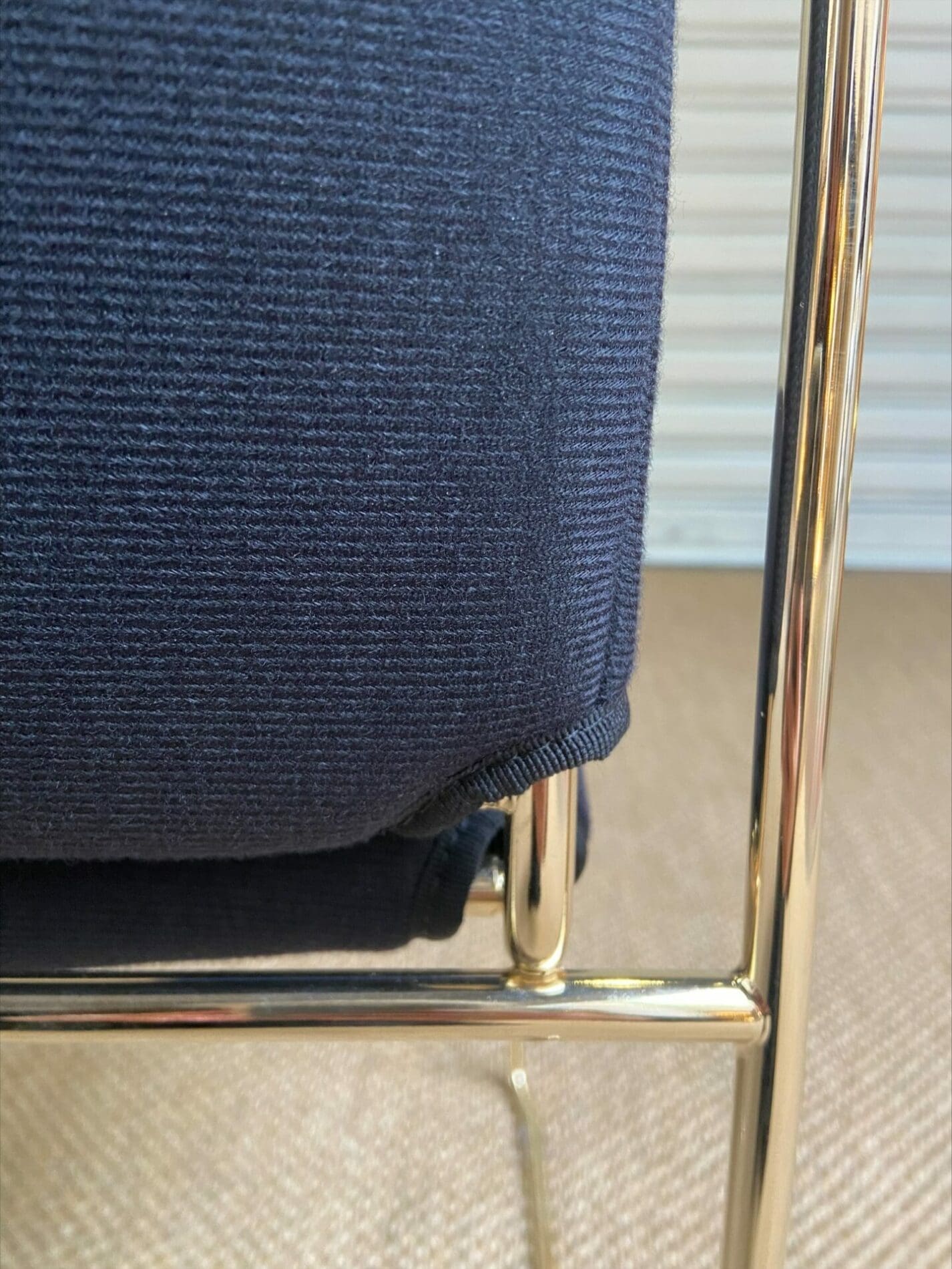 Kazuhide Takahama – Chaise Tulu dorée