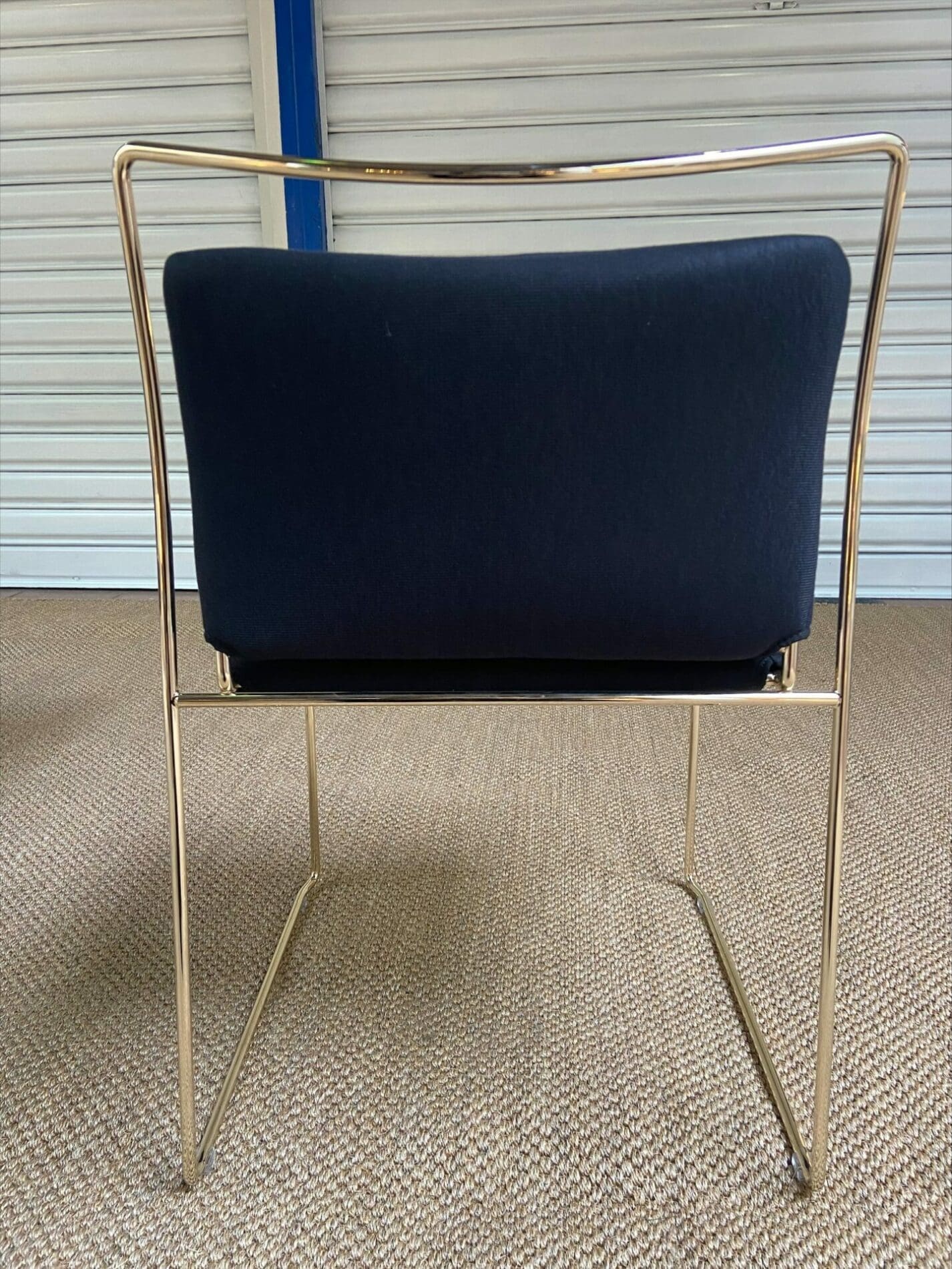 Kazuhide Takahama – Chaise Tulu dorée