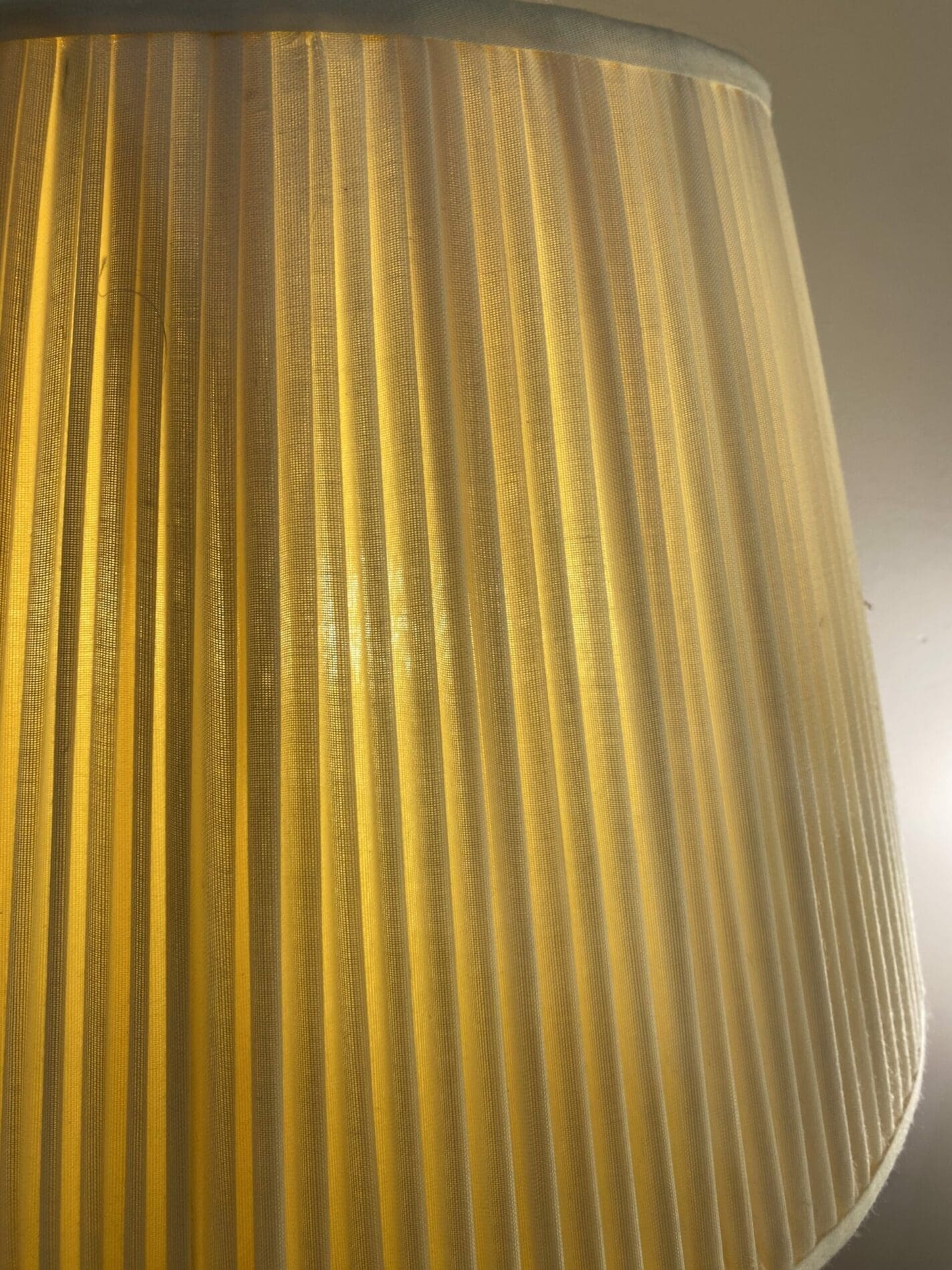 Lampe en verre de Murano et pied en laiton, circa 1980