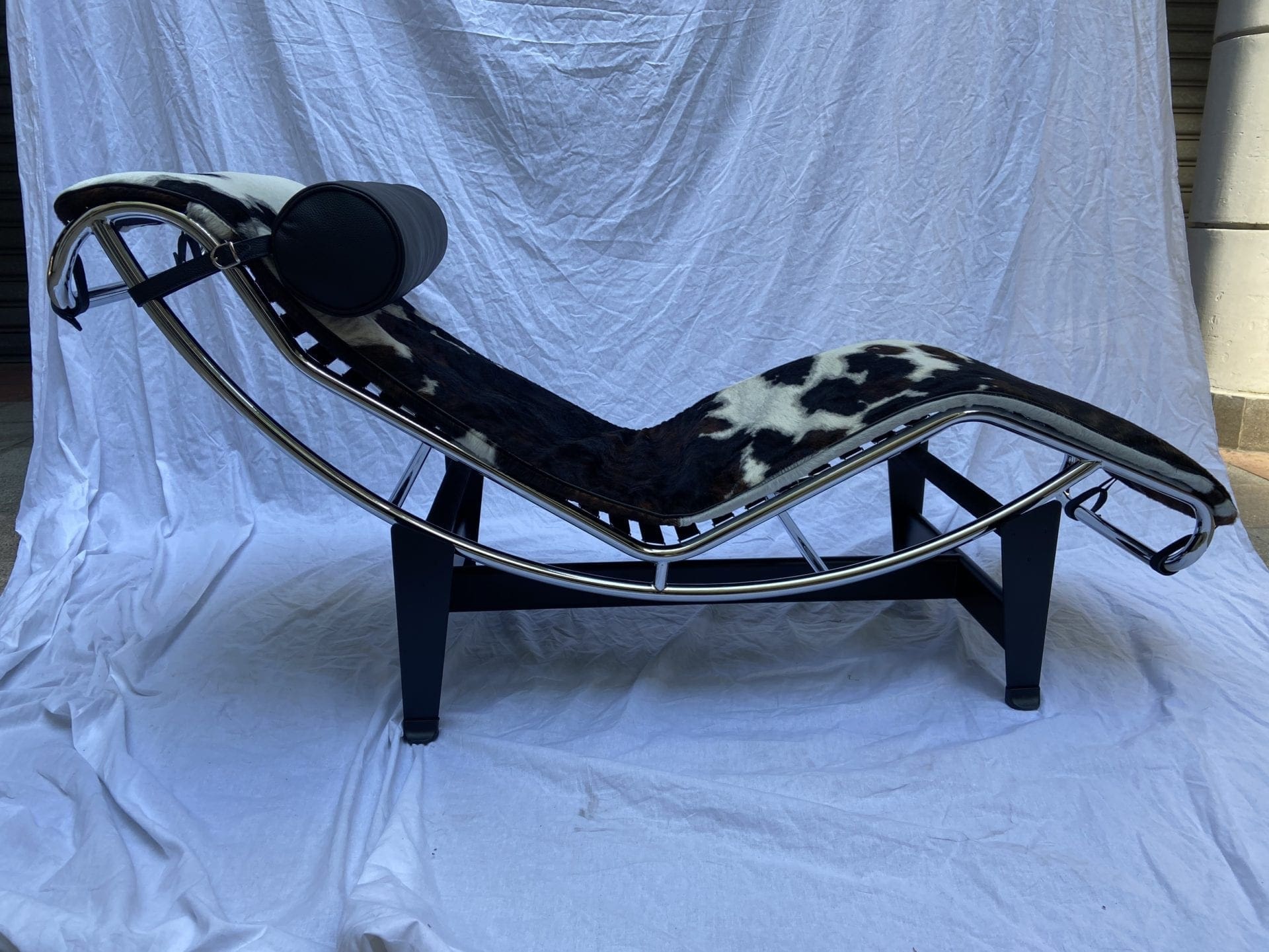 Le Corbusier – Charlotte Perriand – Chaise longue LC4 Poney