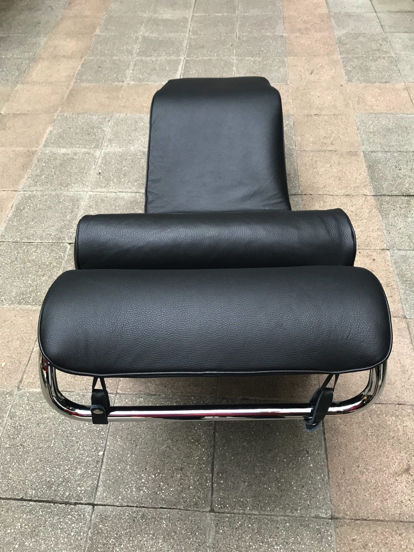 Le Corbusier/ Charlotte Perriand – Chaise longue LC4