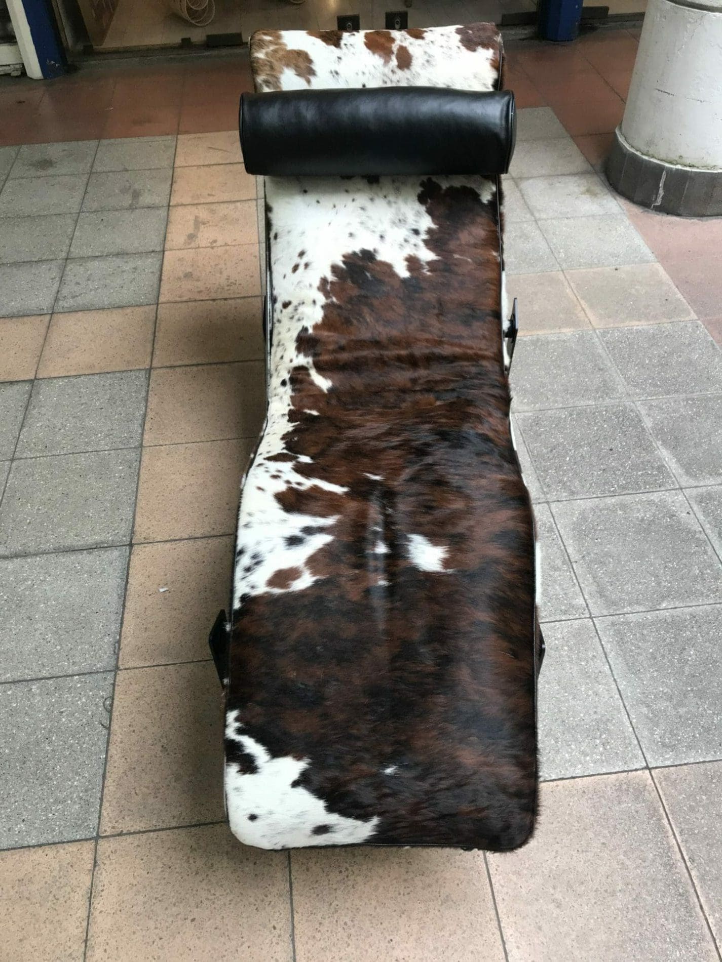Le Corbusier –  LC4 peau de vache BI-TON  – 2015
